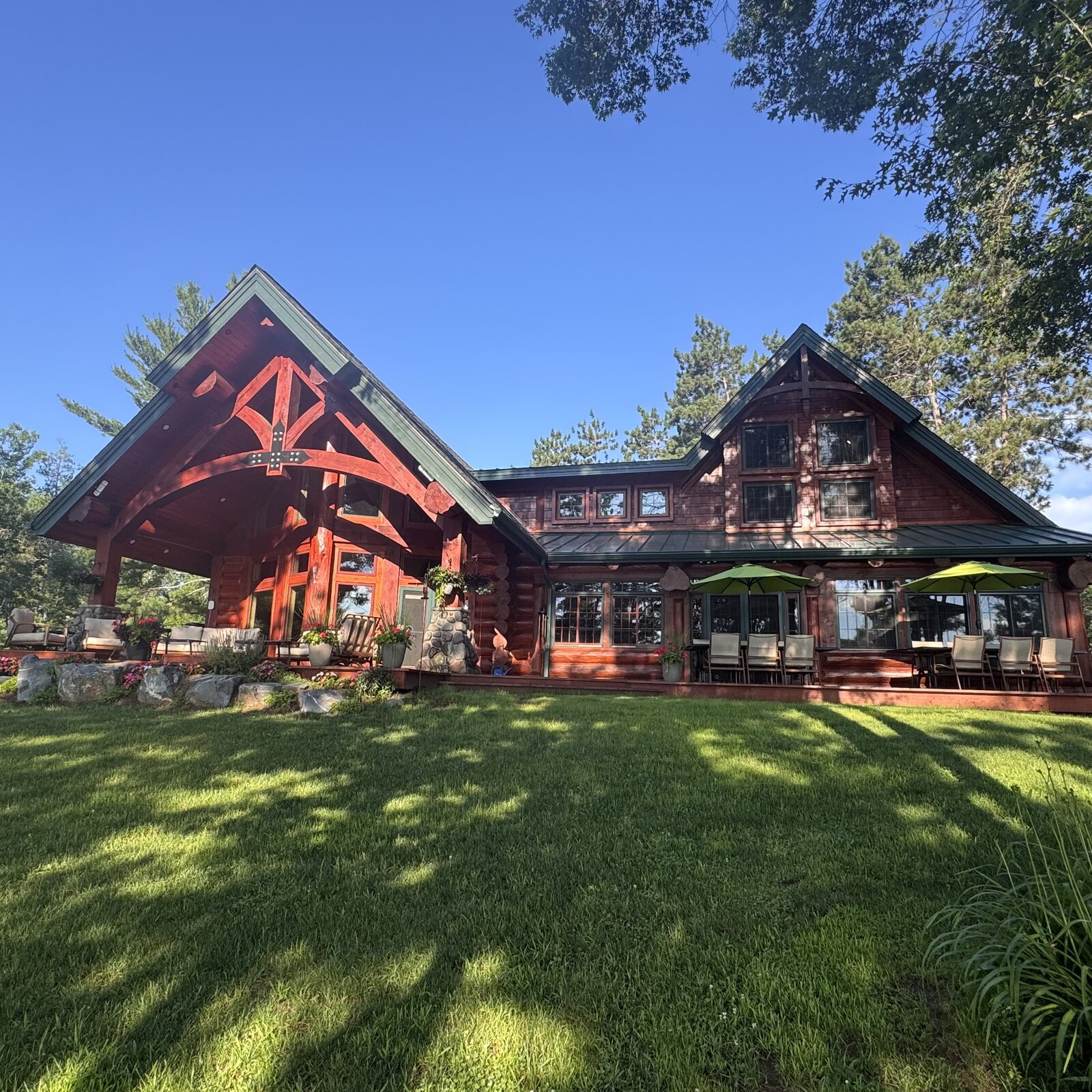 Crooked Beaver Lodge exterior